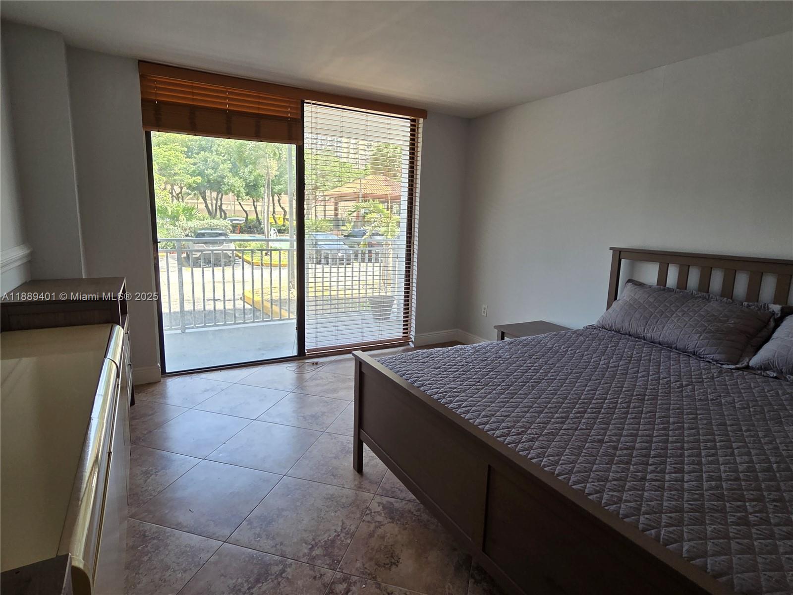 WINSTON TOWERS 600 CONDO - Residential