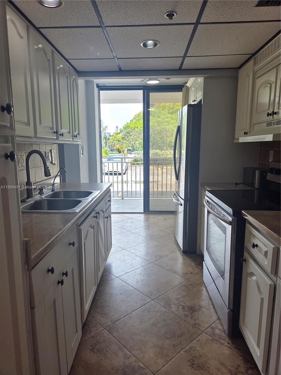 WINSTON TOWERS 600 CONDO - Residential