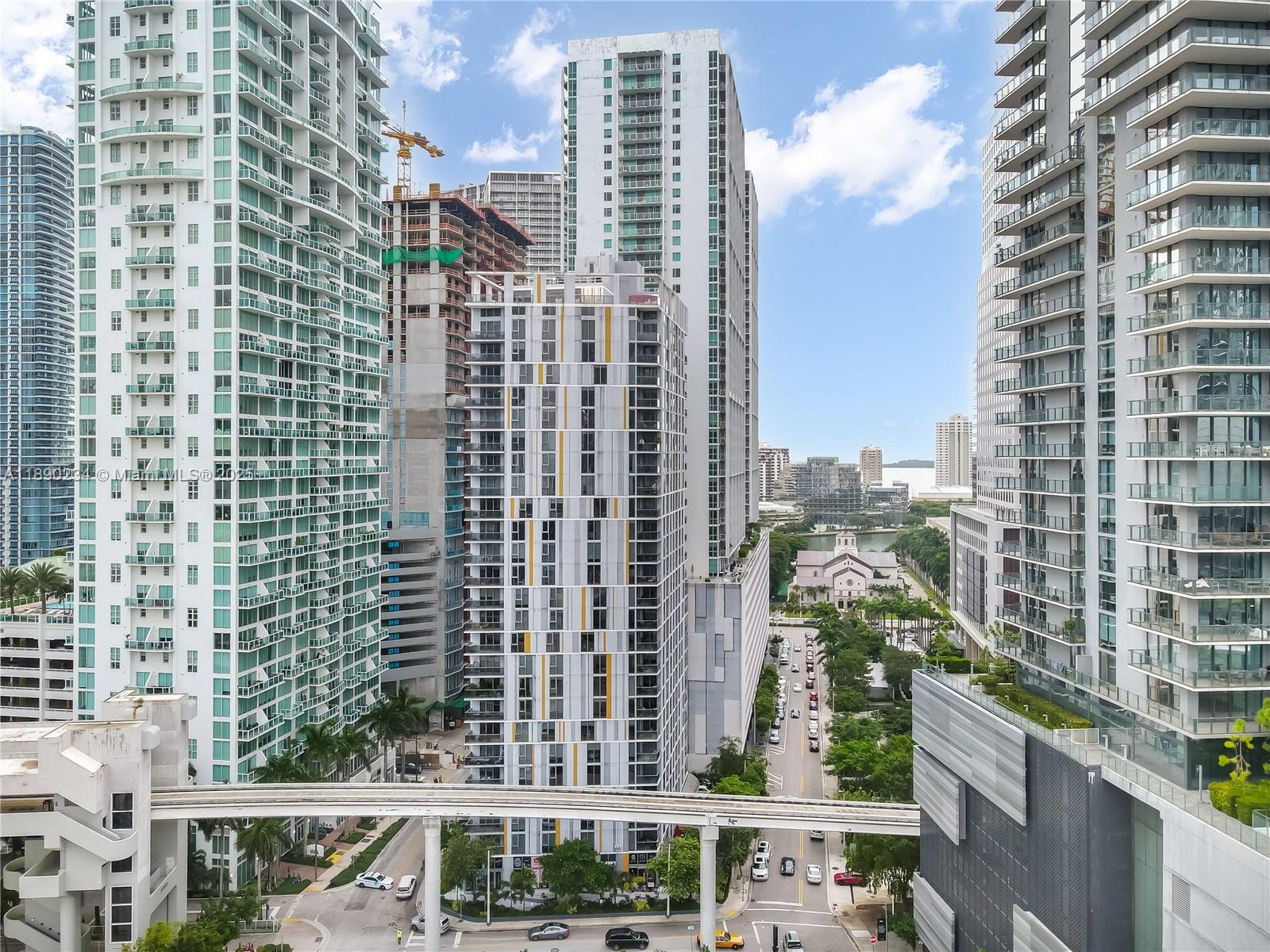31 SE 6th St 2203
