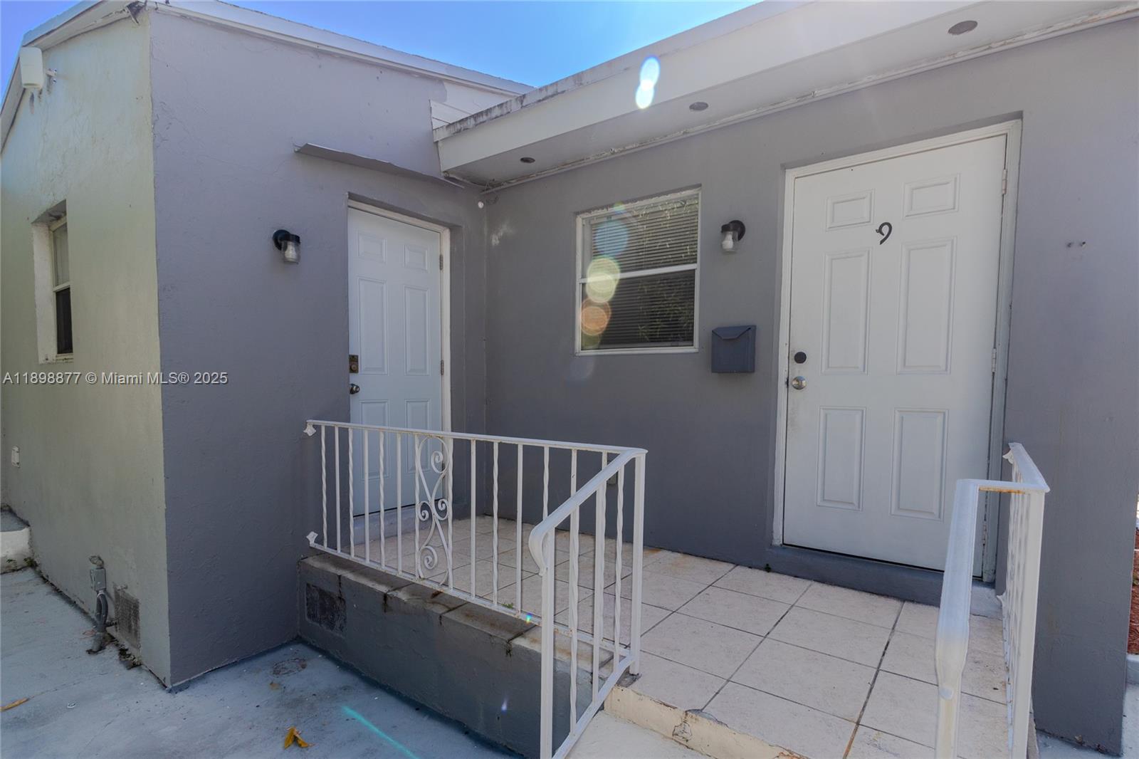 HOLLYWOOD - Residential Lease