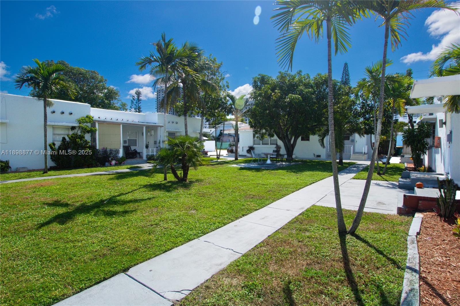 HOLLYWOOD - Residential Lease