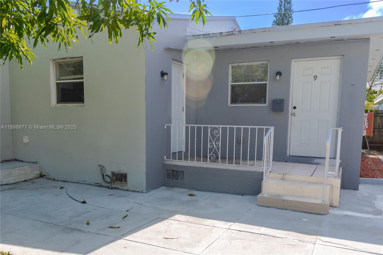 HOLLYWOOD - Residential Lease