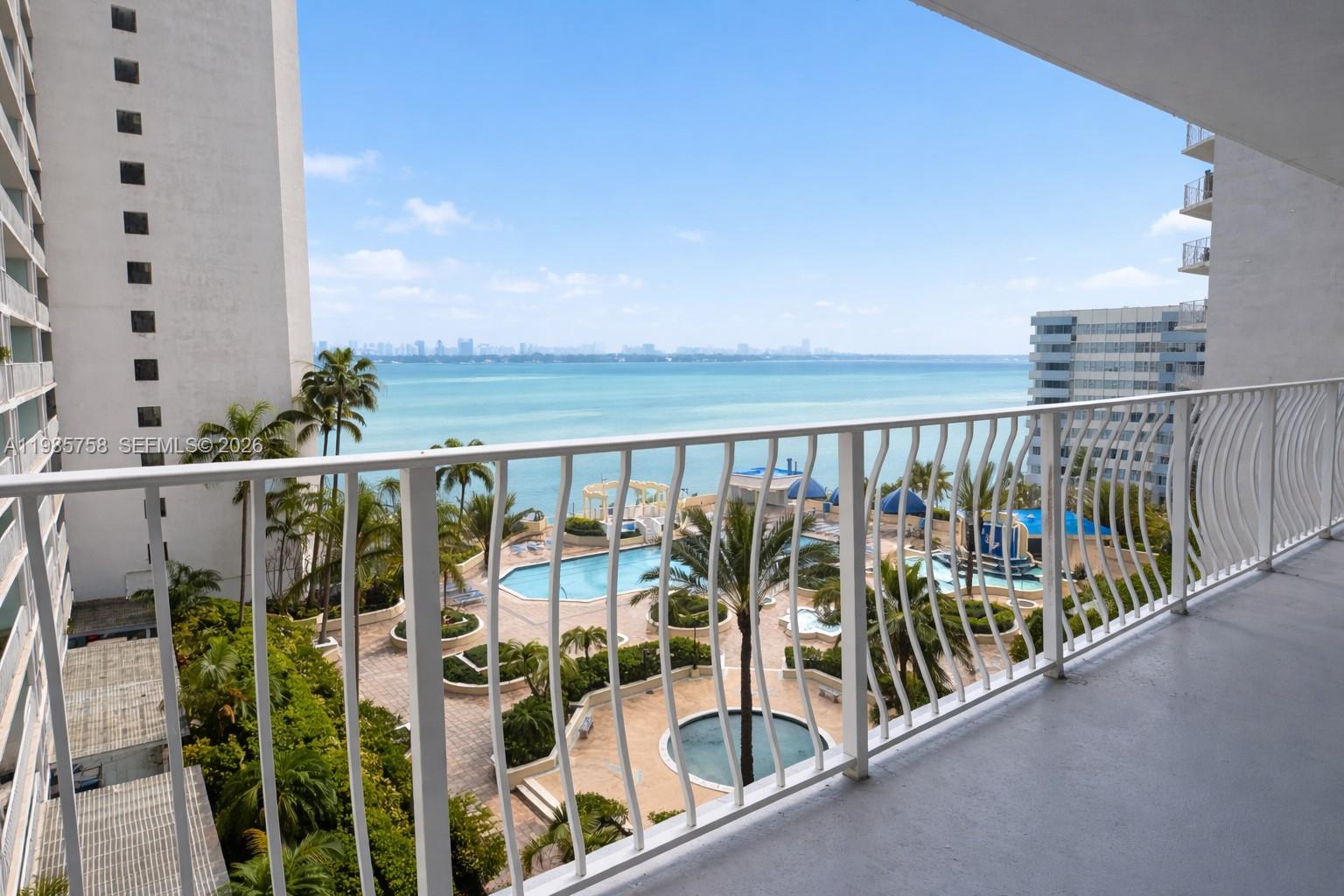 7601 E Treasure Dr 910