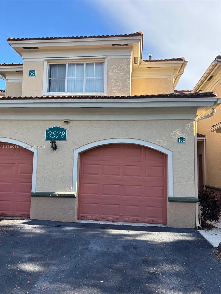 Available Aug 23, 2025 – Move-In-Ready Unfurnished Condo in the Prestigious Aventine Resort Community. Experience luxury living in this spacious 1-bedroom condo featuring an open floor plan, walk-in closets, and a townhome-style layout with private entrance and direct access to your attached garage. Two parking spaces are included (one garage, one outdoor). The Aventine community offers resort-style amenities, including two oversized pools, a fully equipped gym, tennis courts, a clubhouse, a playground, and a scenic jogging/biking trail around the lake.
Conveniently located with easy access to I-75, the Turnpike, and I-95, and just minutes from both Miami and Fort Lauderdale airports.