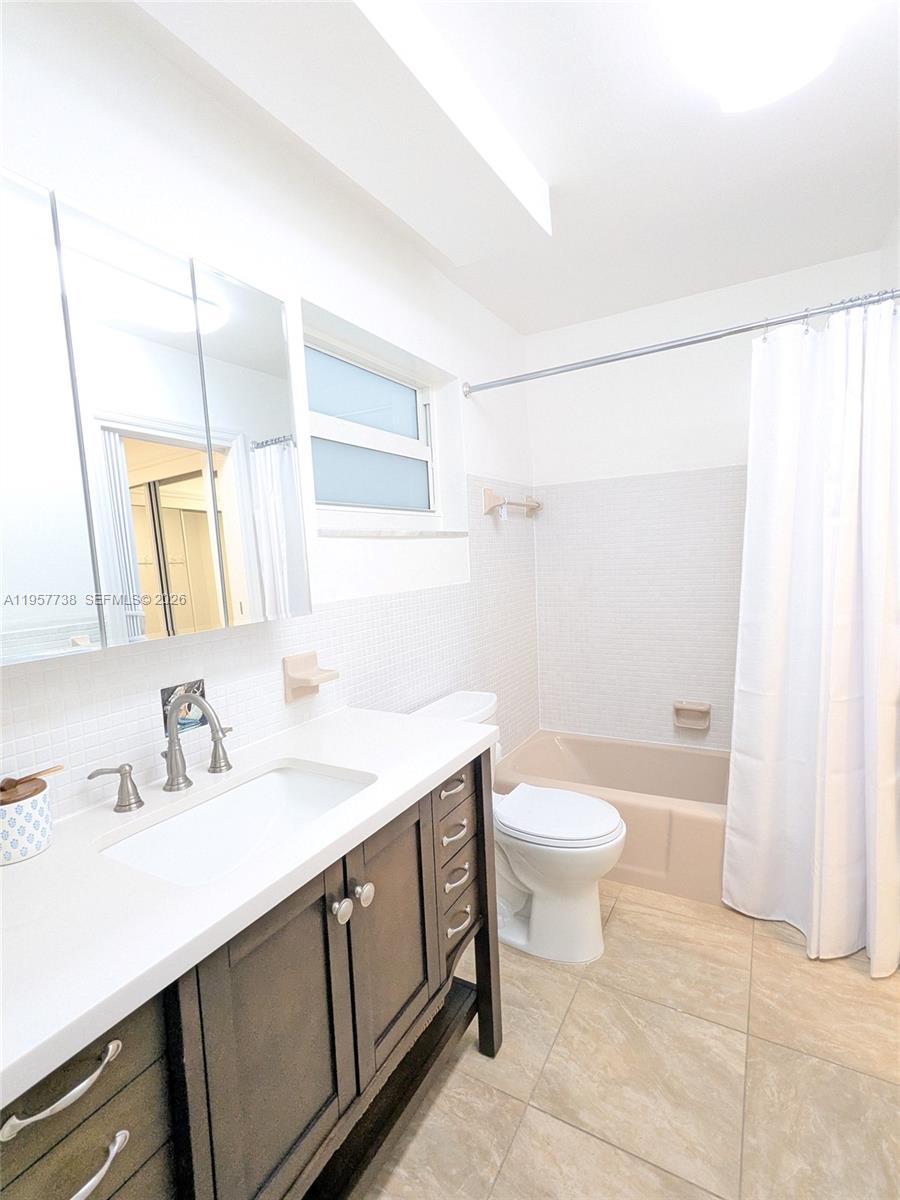 THIRD GULFSTREAM GARDEN - Residential Lease