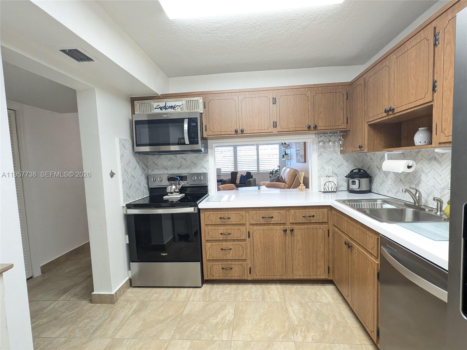 THIRD GULFSTREAM GARDEN - Residential Lease