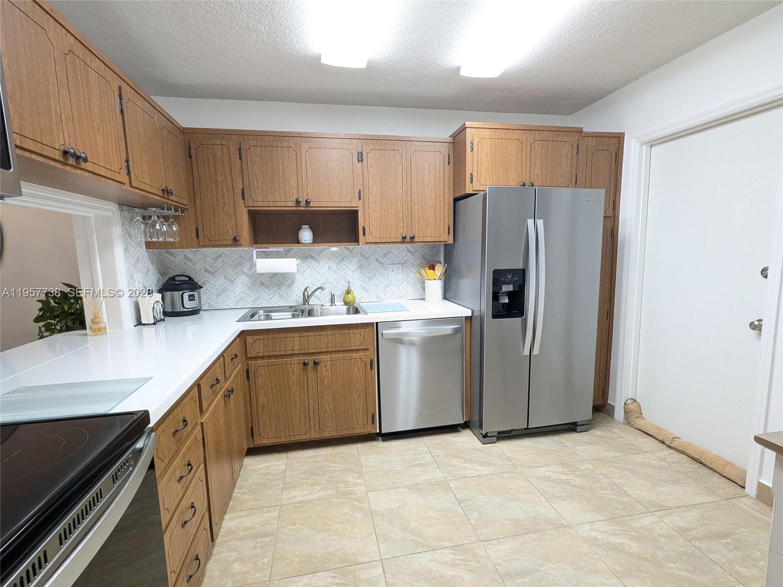THIRD GULFSTREAM GARDEN - Residential Lease