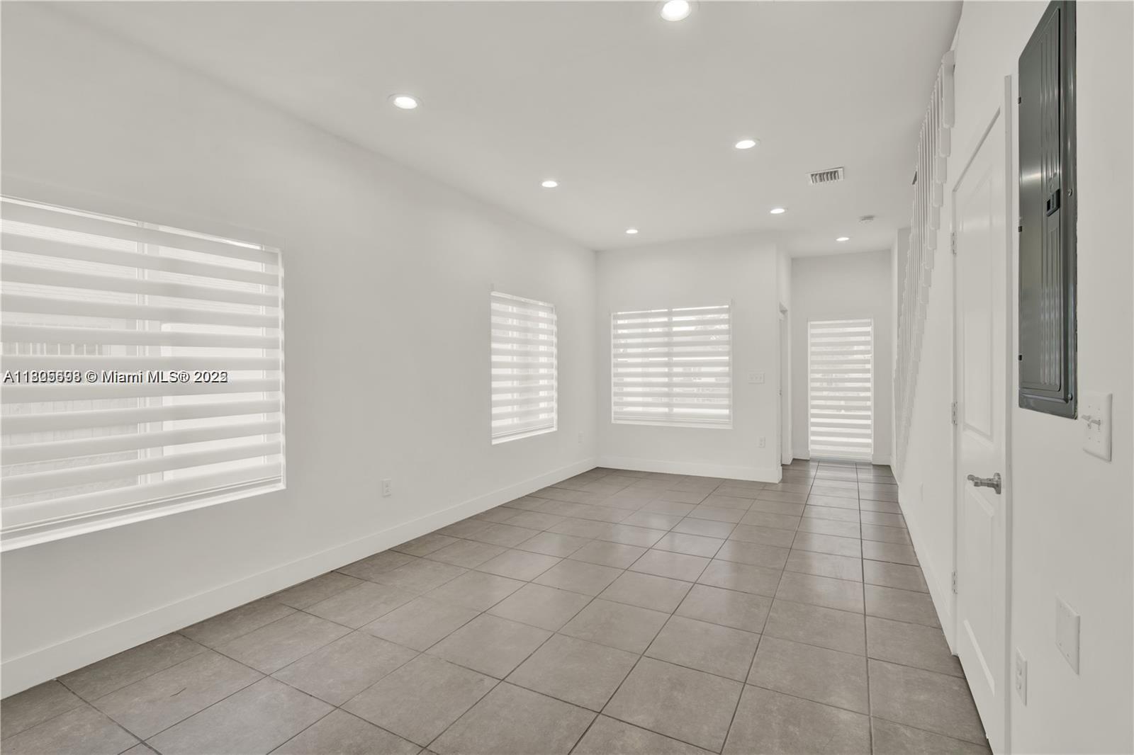 6323 NW 1st Pl 6323