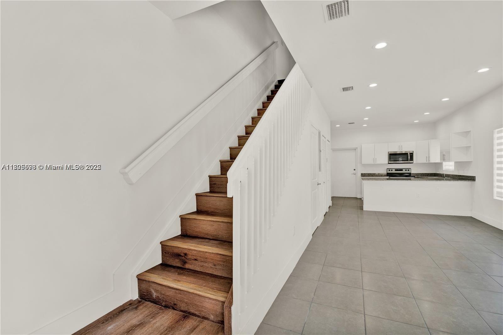 6323 NW 1st Pl 6323
