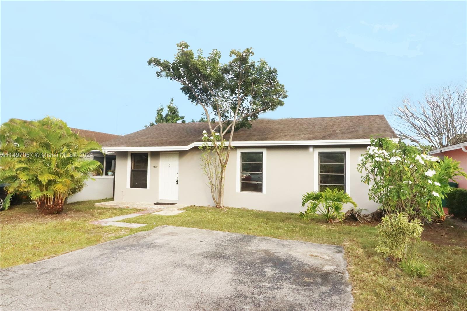 Rental Property at 4581 Sw 137th Ct Ct -, Miami, Broward County, Florida - Bedrooms: 3 
Bathrooms: 2  - $2,200 MO.