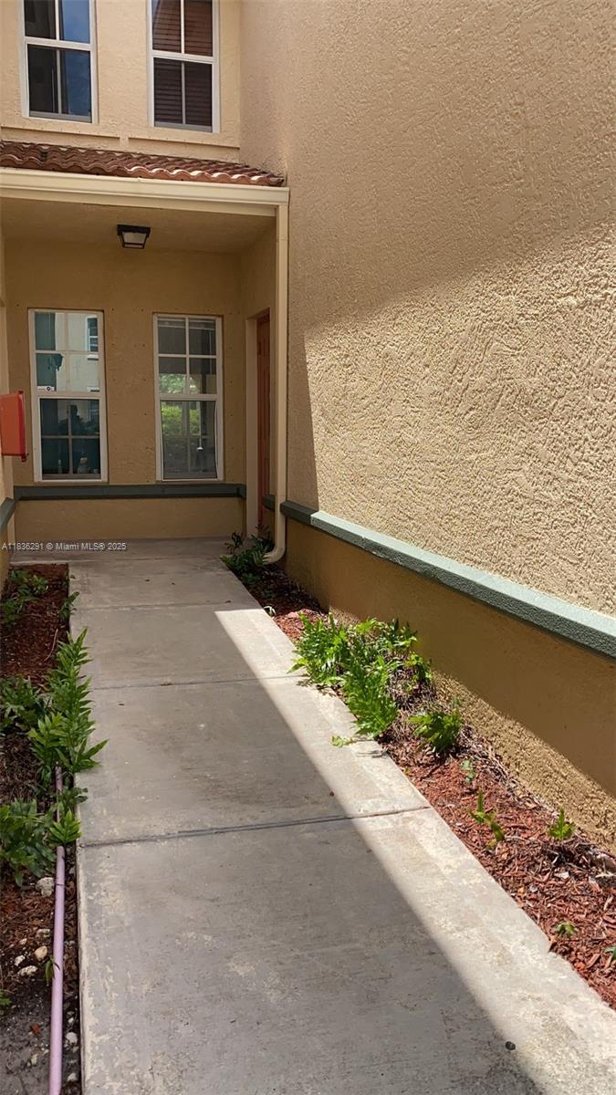 2452 Centergate Dr 103