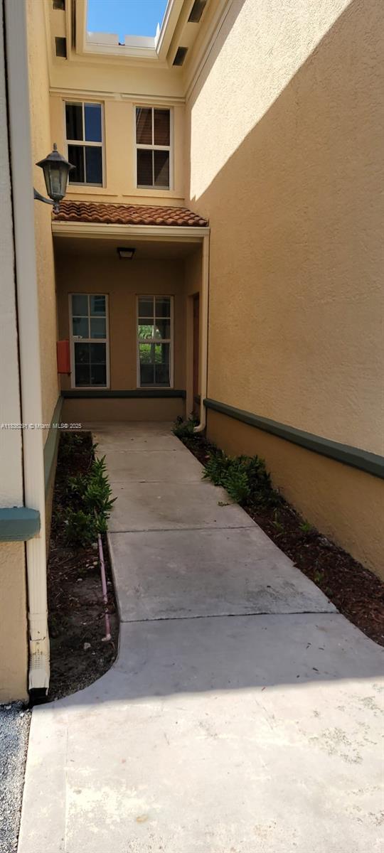 2452 Centergate Dr 103