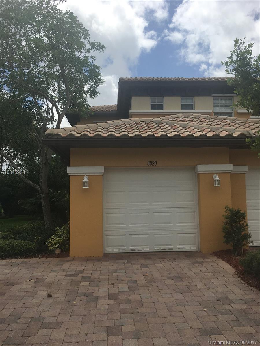 NICE CORNER TOWN HOUSE .RECENTLY PAINTED,VERY CLEAN WITH STAINLESS STEAL APPLIANCES.NEW AC UNIT.
