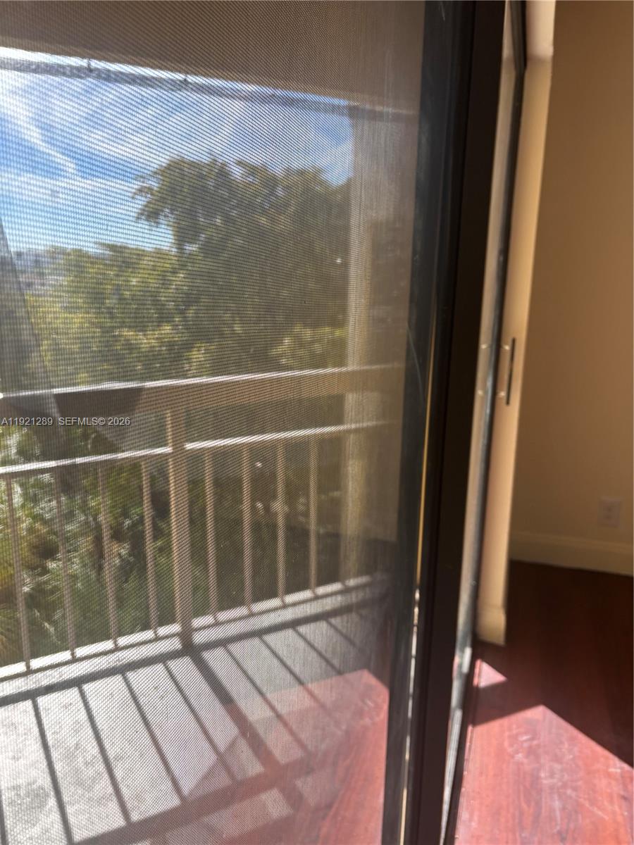 LAS VISTAS AT DORAL CONDO - Residential