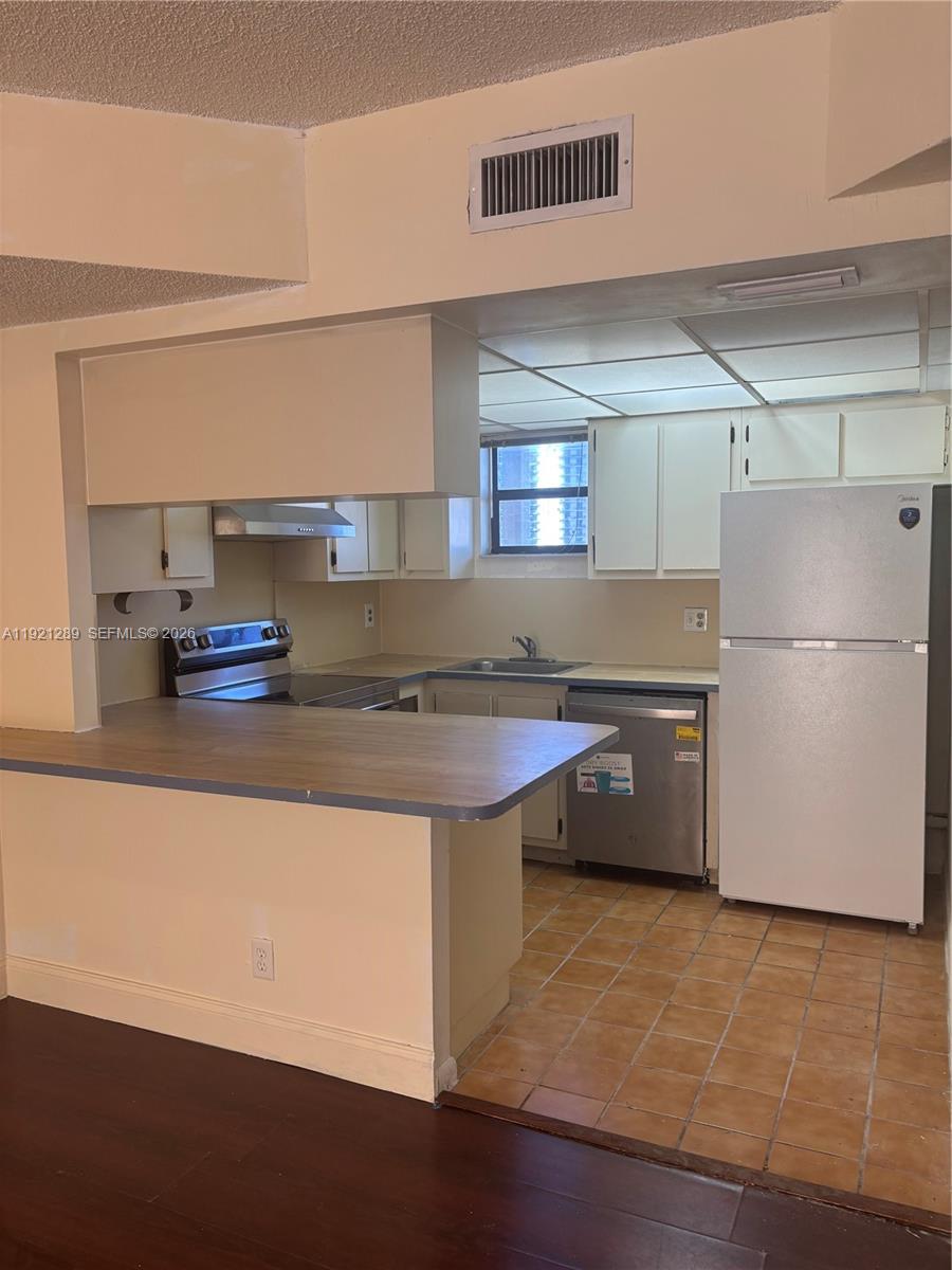 LAS VISTAS AT DORAL CONDO - Residential