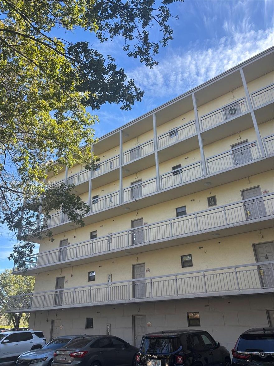 Discover this one-bedroom, one-bath condo located in the highly desirable Vistas at Doral community. Enjoy being just minutes from Downtown Doral, major shopping centers, expressways, Miami International Airport, and a wide variety of restaurants and entertainment options.
Live in the heart of Doral without the high price tag. Perfect for first-time buyers, investors, or anyone seeking comfort, convenience, and value in a prime location.