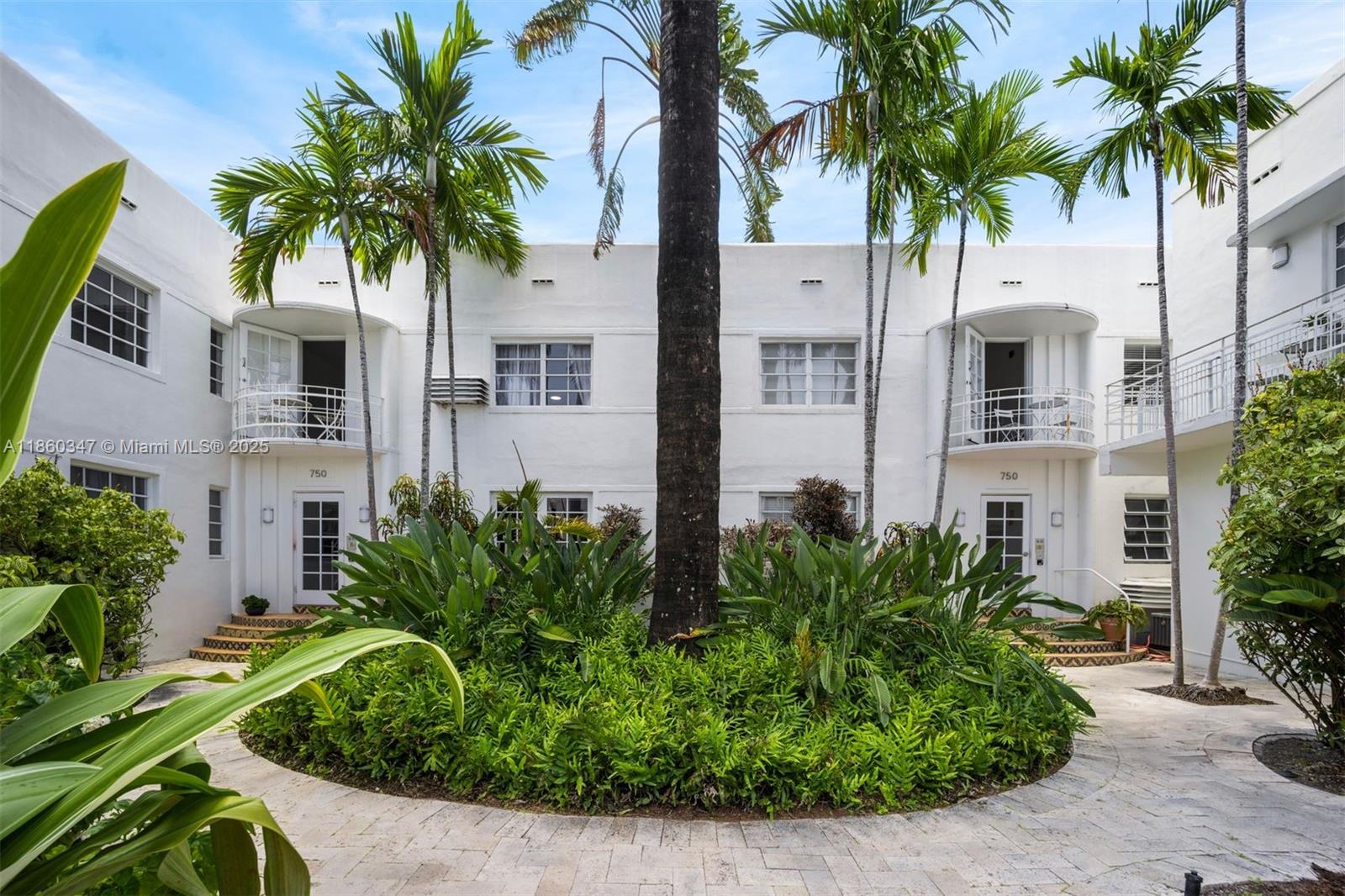 Available 6–12 months! Live in the heart of South Beach in this oversized 580 sqft studio. Fully furnished with high ceilings, art deco fireplace, washer/dryer in-unit, brand new appliances, central A/C, and a stylishly renovated bath. Two queen beds (including a custom Murphy) and tons of storage make it both chic and functional. Gated building on charming Espanola Way, just steps to Flamingo Park, the beach, Lincoln Road, and Miami’s best dining & nightlife.