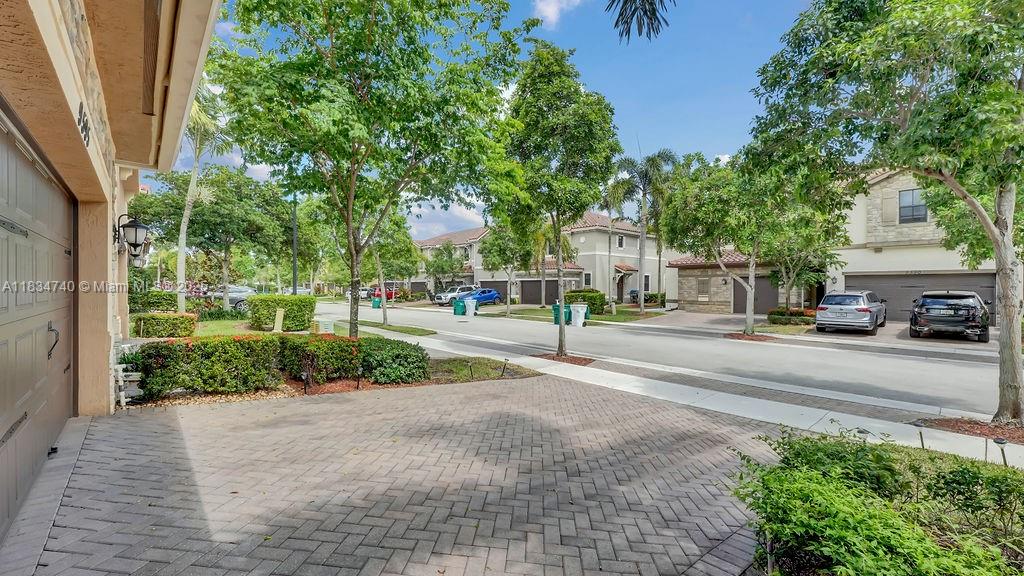 9595 N Town Parc Cir N