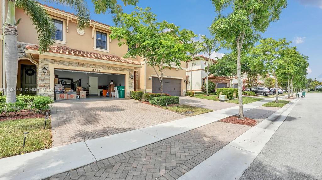 9595 N Town Parc Cir N