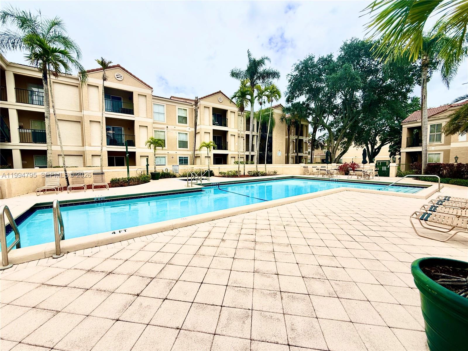 SAVANNAH AT RIVERSIDE CON - Residential