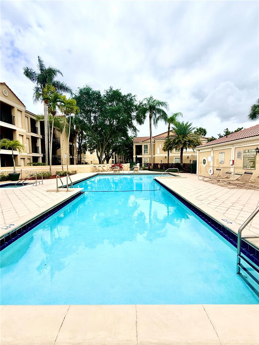 SAVANNAH AT RIVERSIDE CON - Residential