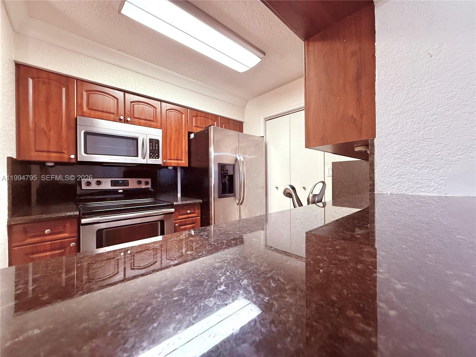 SAVANNAH AT RIVERSIDE CON - Residential