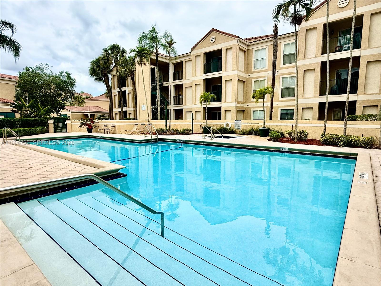 SAVANNAH AT RIVERSIDE CON - Residential