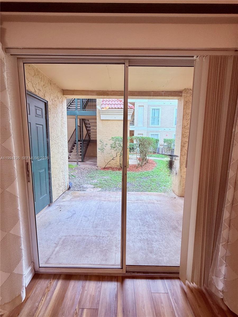 SAVANNAH AT RIVERSIDE CON - Residential