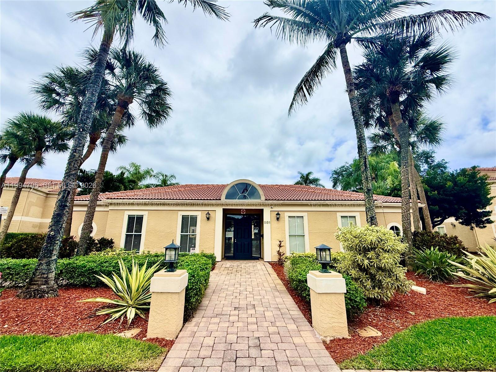 SAVANNAH AT RIVERSIDE CON - Residential