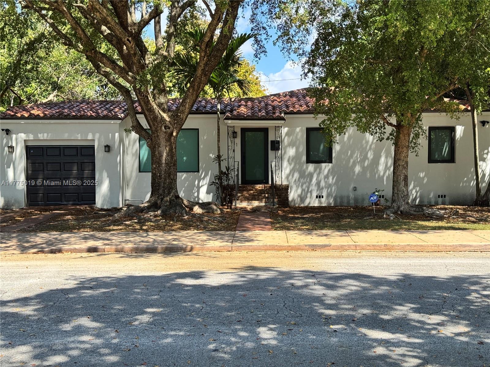 111 Avila Ct 111, Coral Gables, Broward County, Florida - 3 Bedrooms  
1 Bathrooms - 