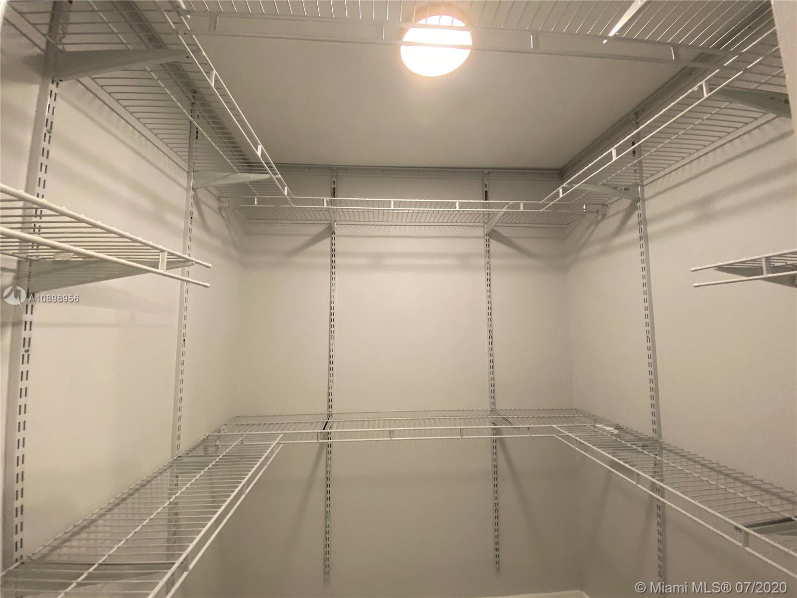 VILLA VENEZIA CONDO PH VI - Residential