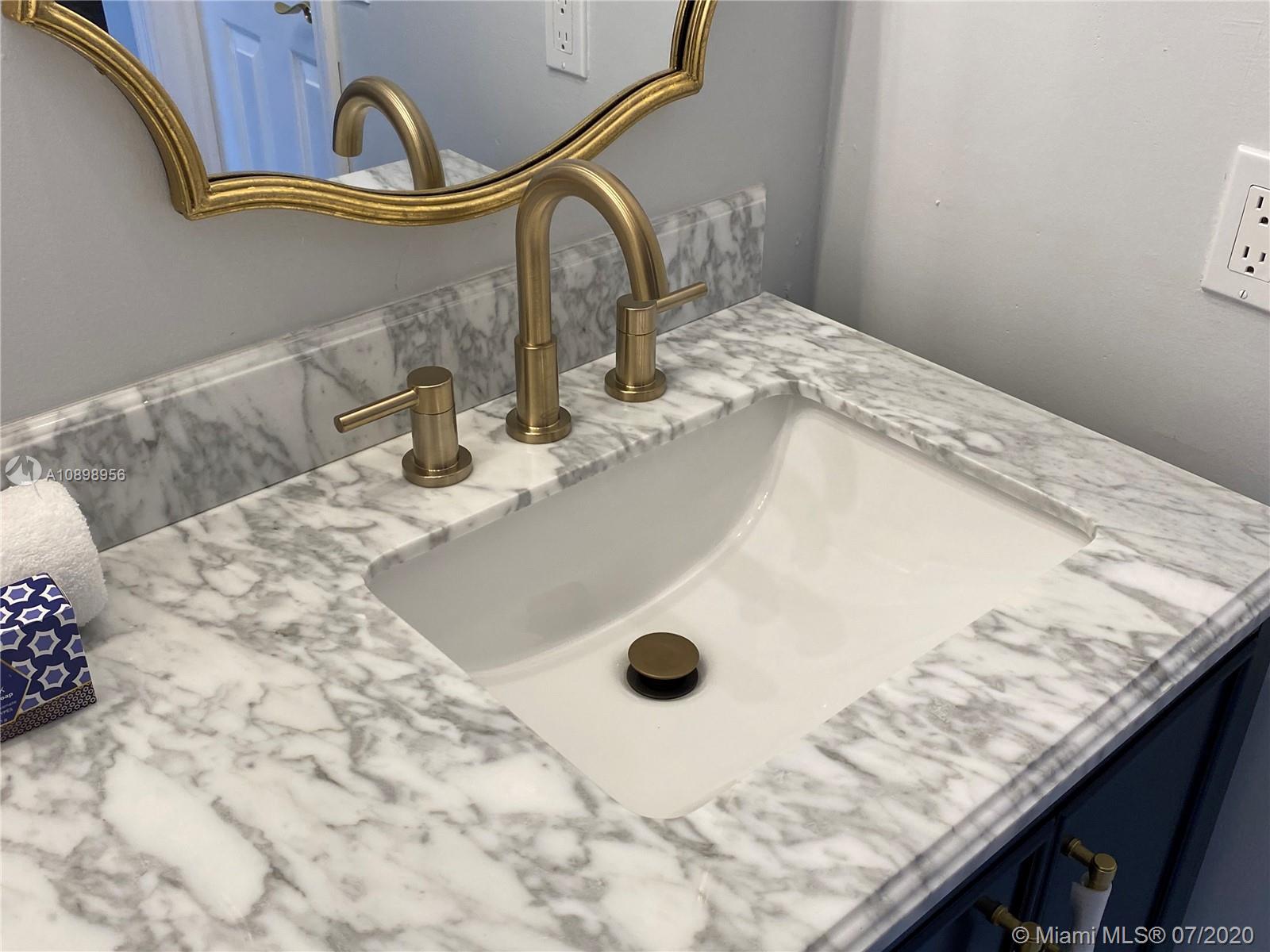 VILLA VENEZIA CONDO PH VI - Residential