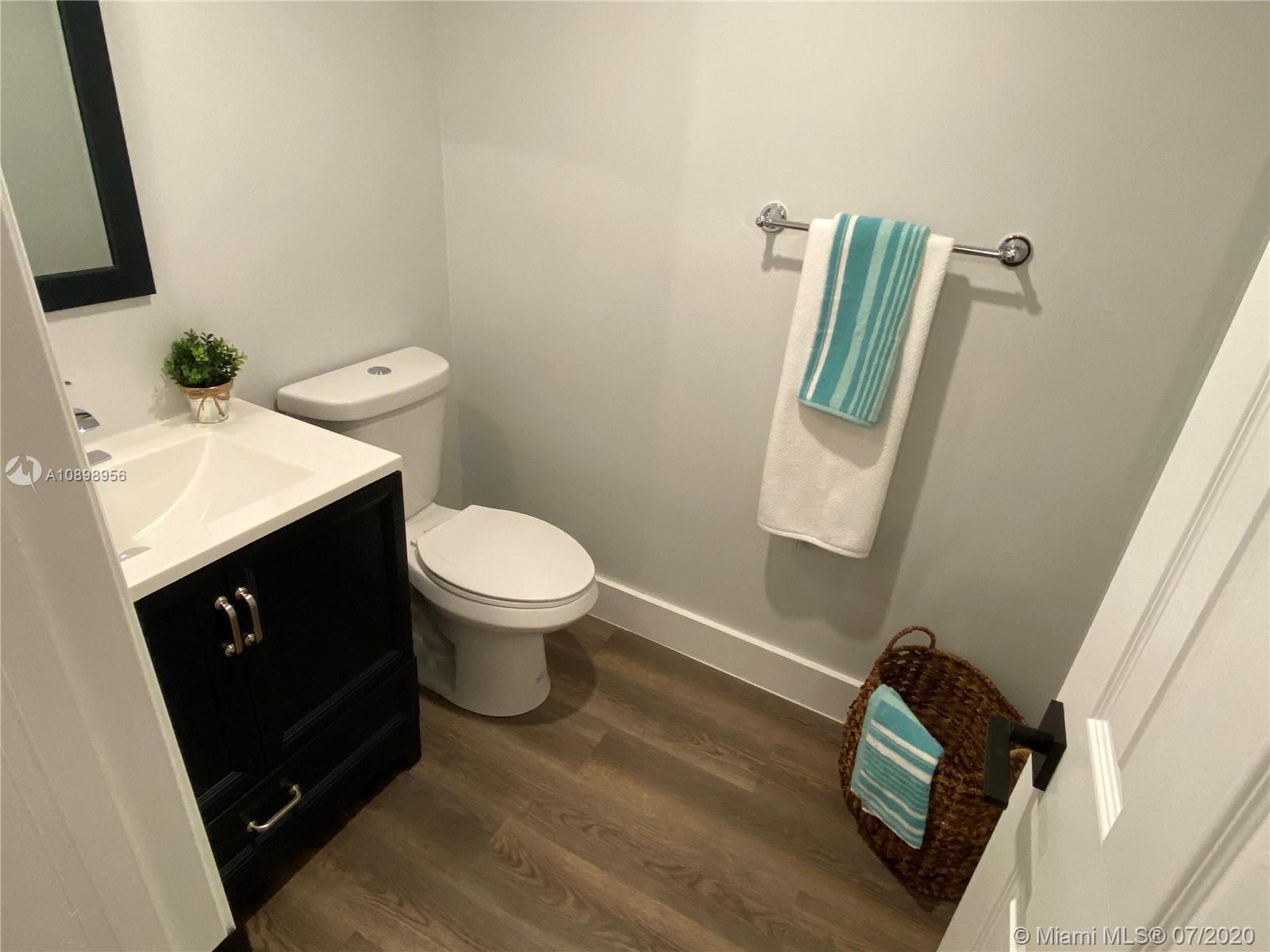 VILLA VENEZIA CONDO PH VI - Residential