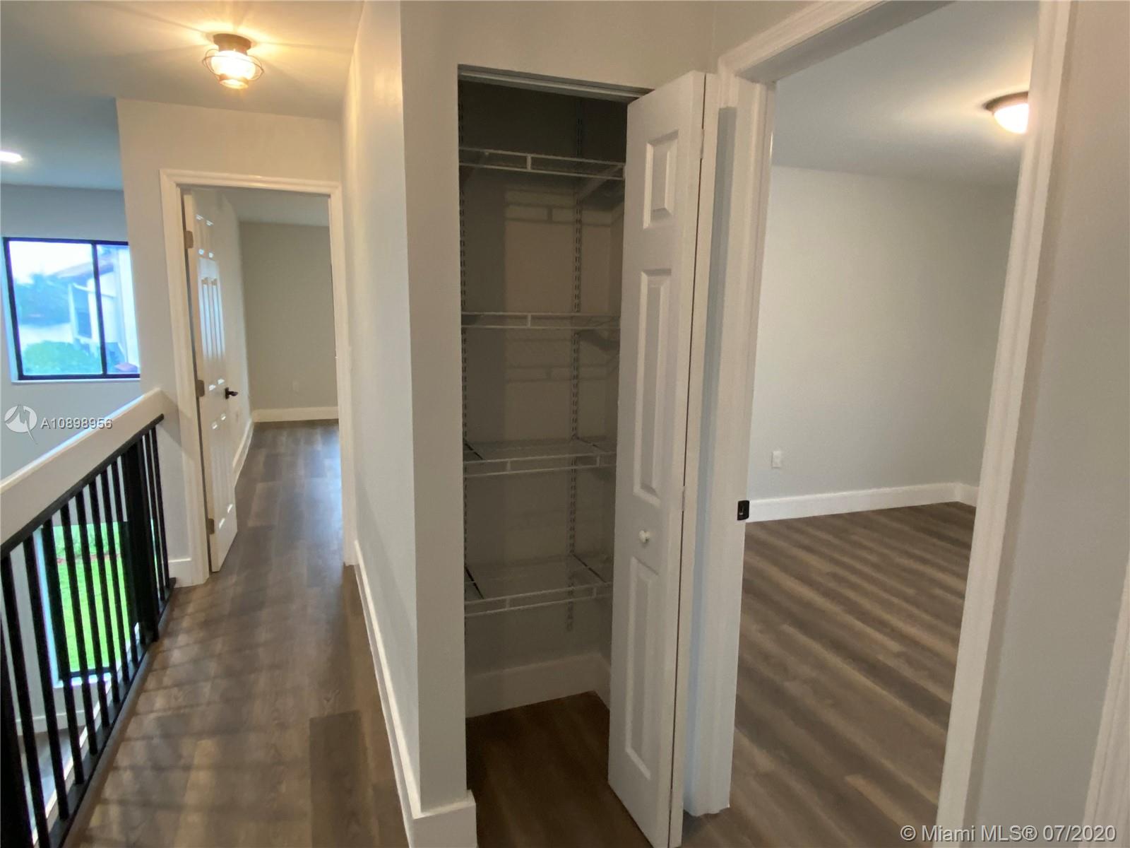 VILLA VENEZIA CONDO PH VI - Residential