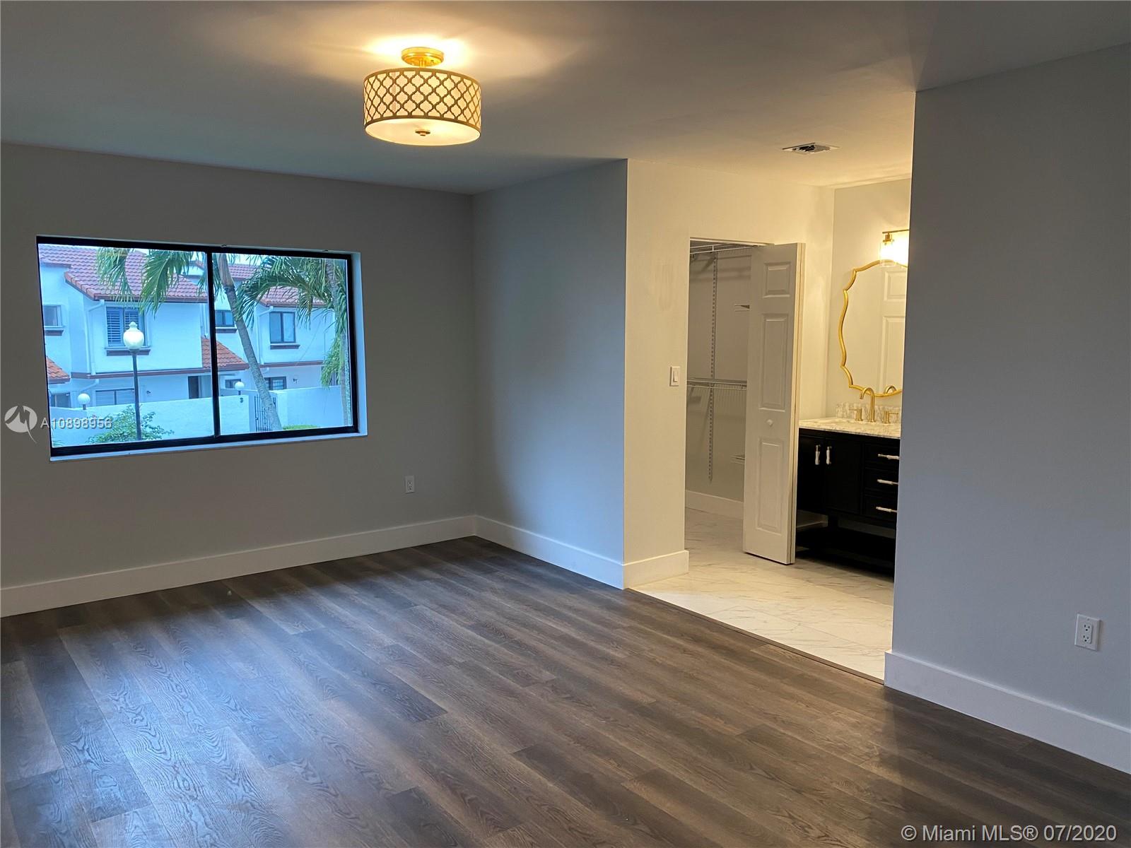 VILLA VENEZIA CONDO PH VI - Residential