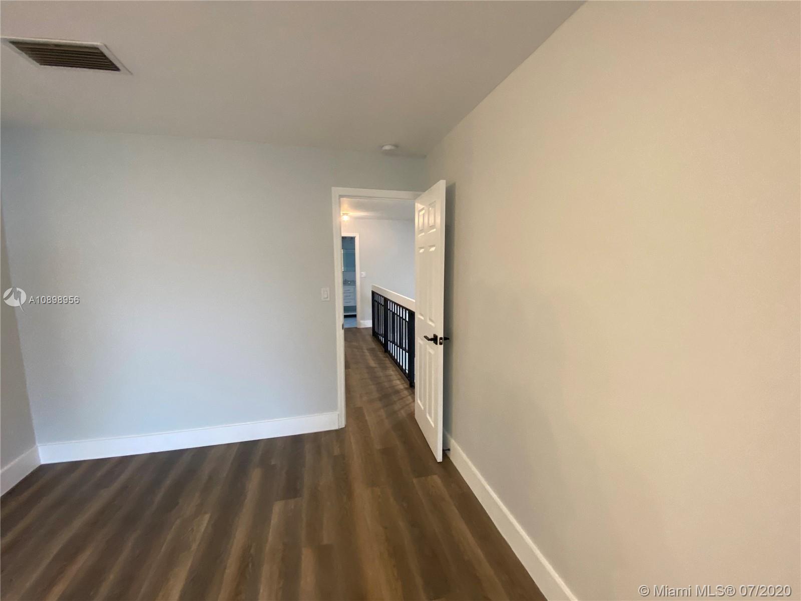 VILLA VENEZIA CONDO PH VI - Residential