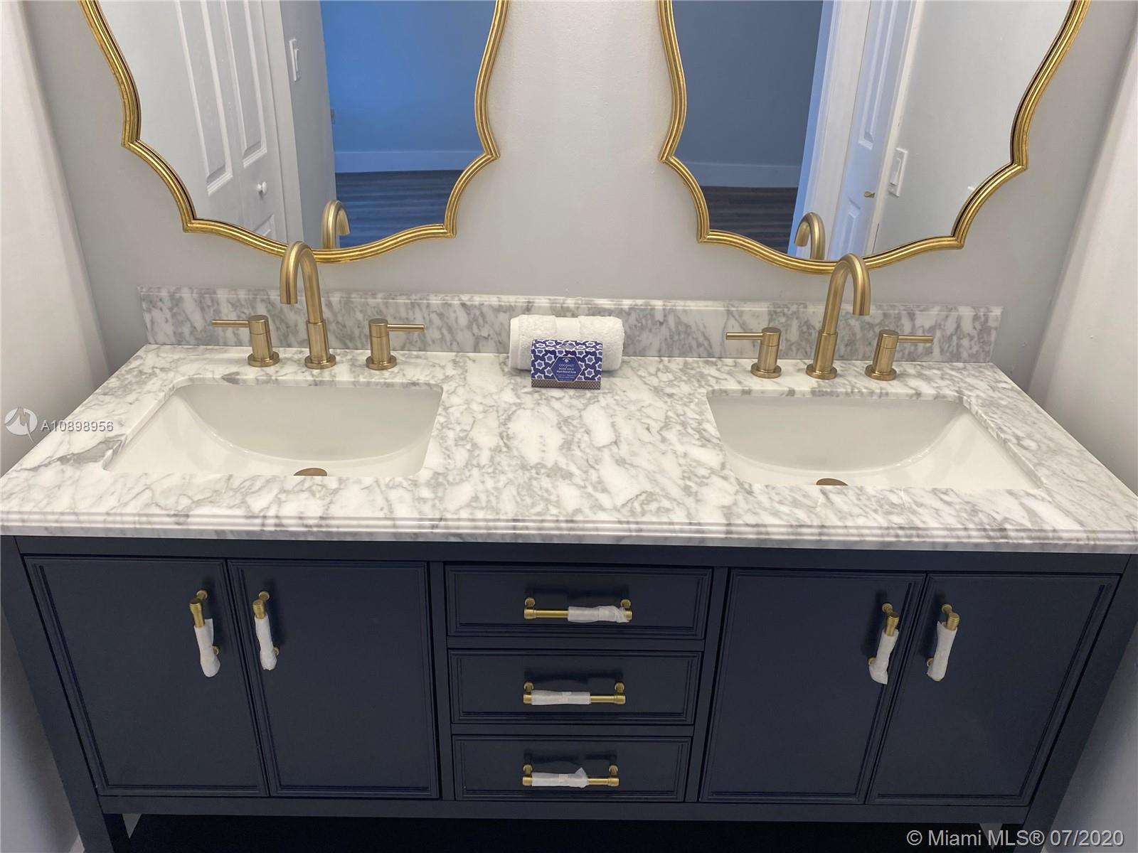 VILLA VENEZIA CONDO PH VI - Residential