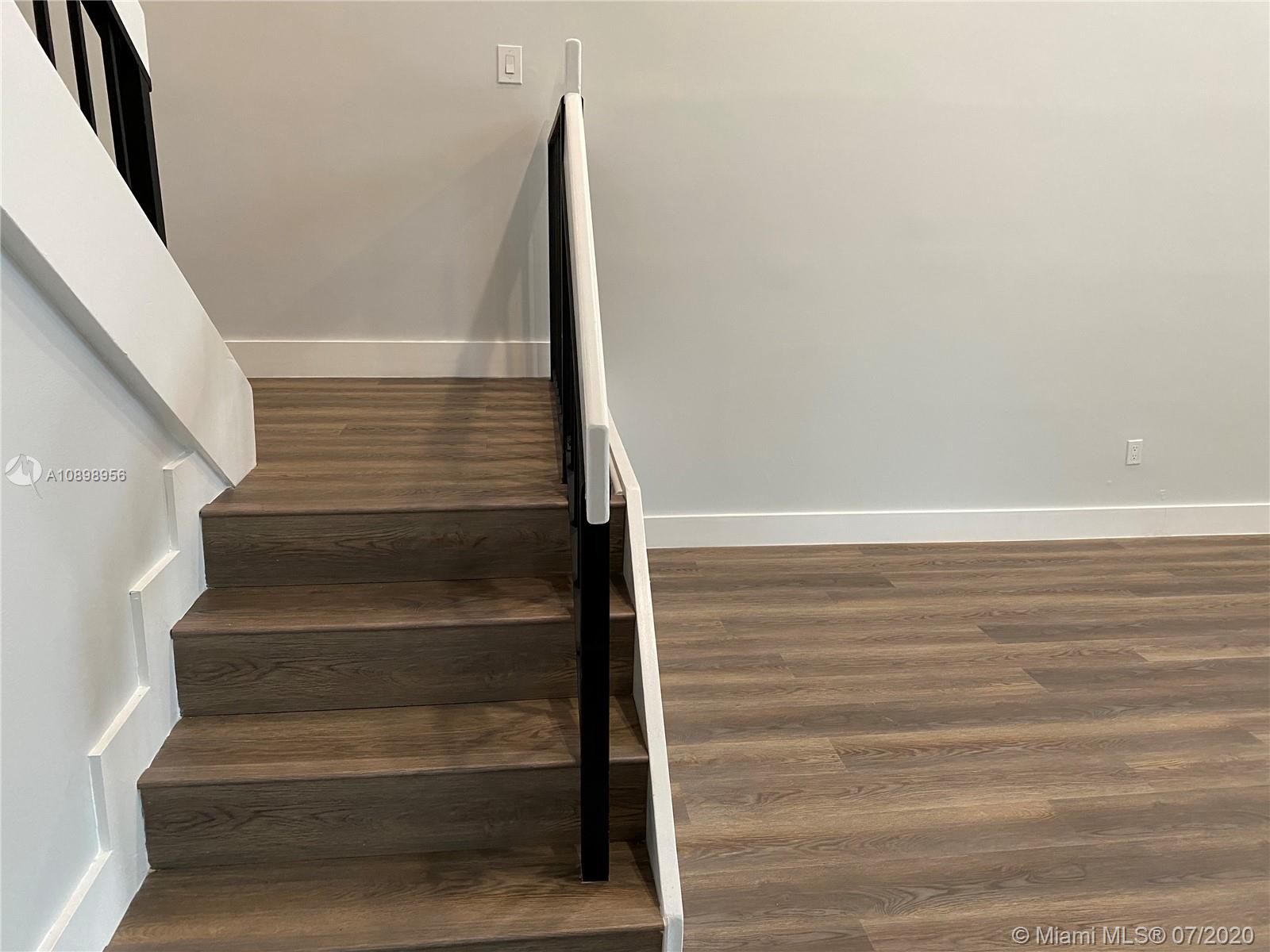 VILLA VENEZIA CONDO PH VI - Residential