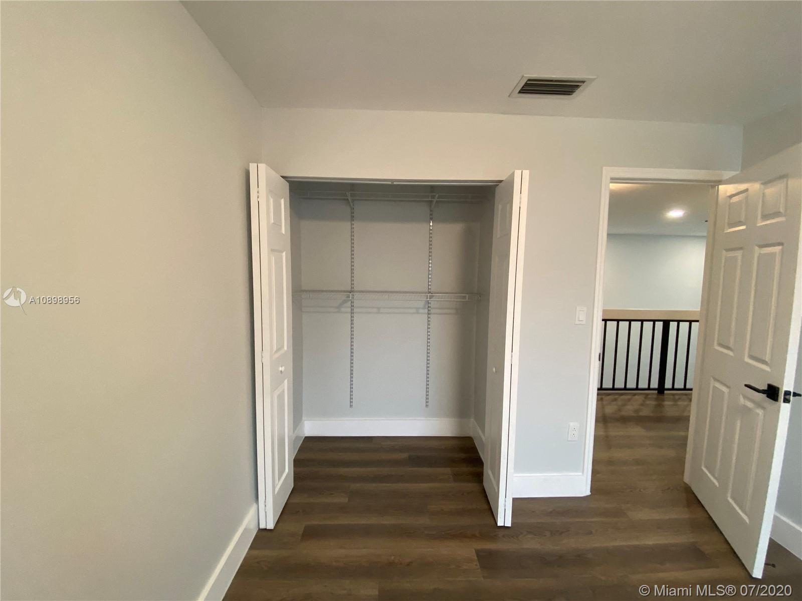 VILLA VENEZIA CONDO PH VI - Residential