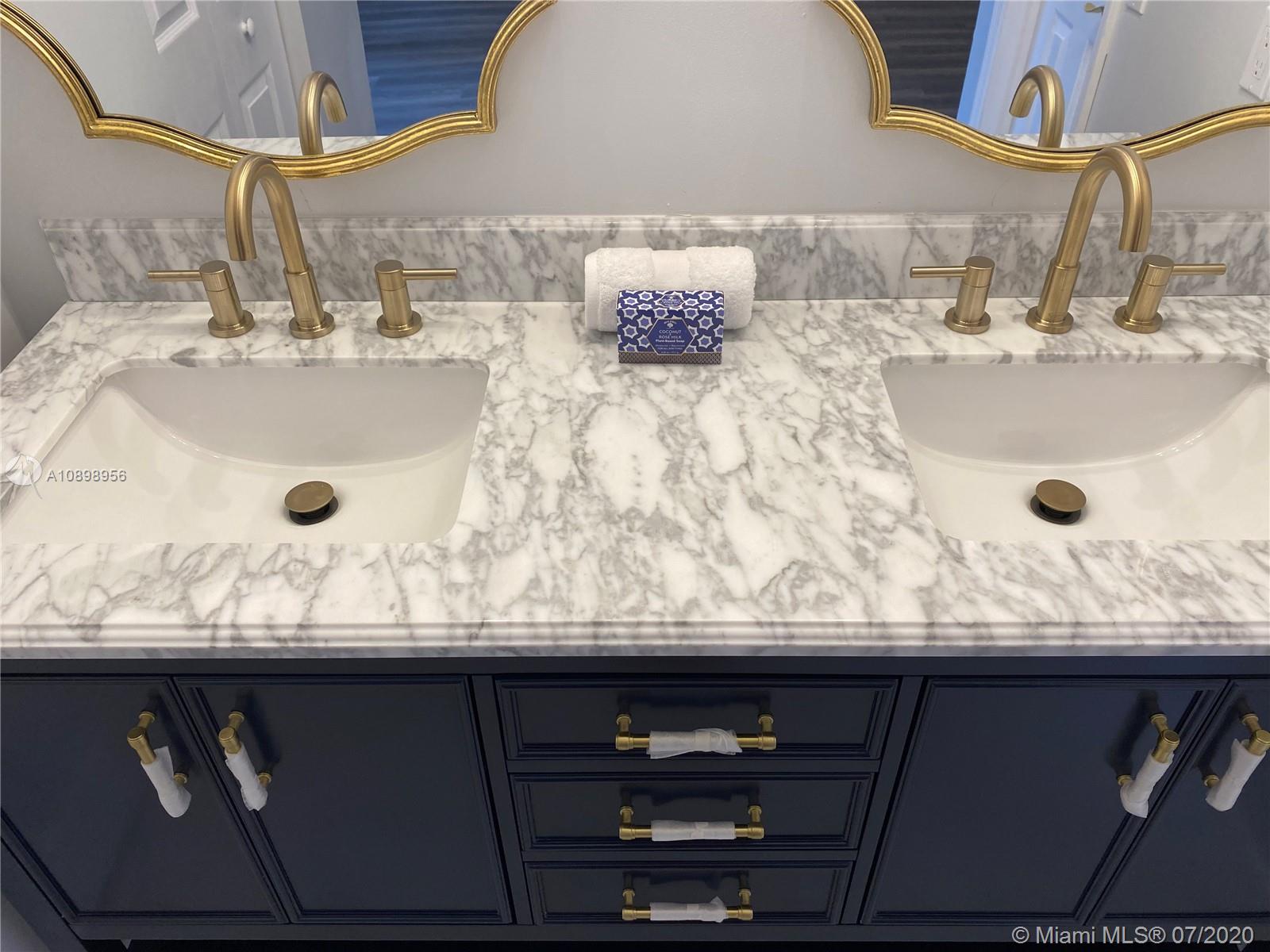 VILLA VENEZIA CONDO PH VI - Residential