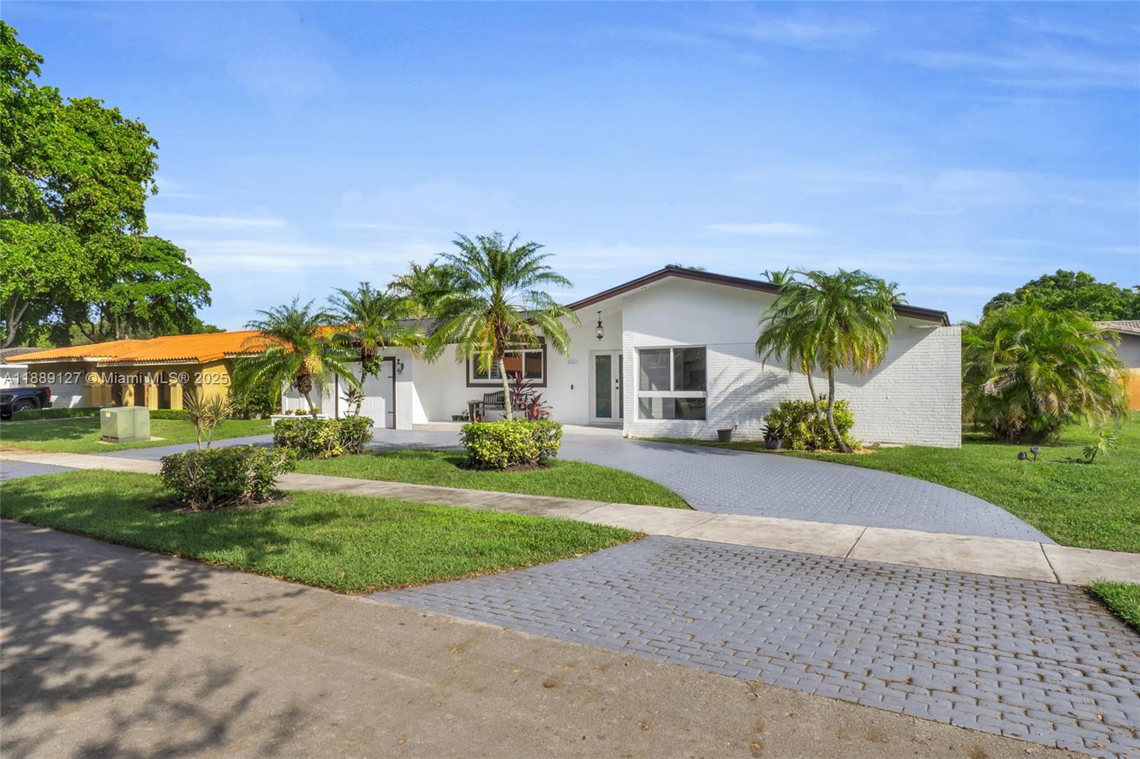 MIAMI LAKES SEC 6 - Residential