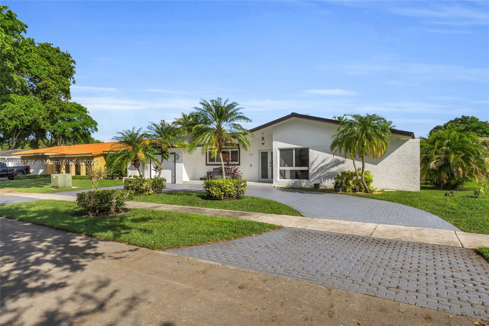 MIAMI LAKES SEC 6 - Residential