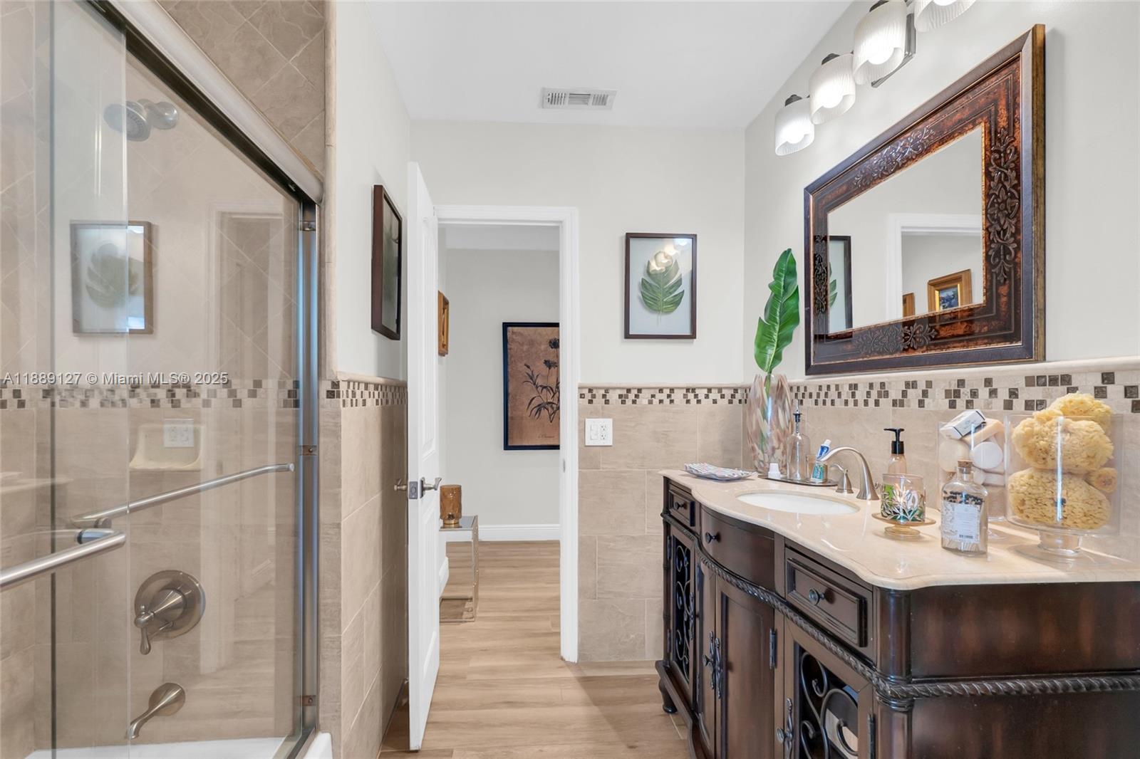 MIAMI LAKES SEC 6 - Residential