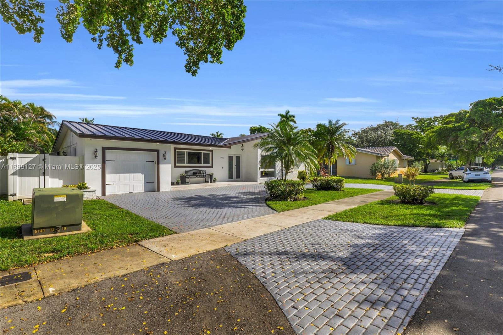 MIAMI LAKES SEC 6 - Residential
