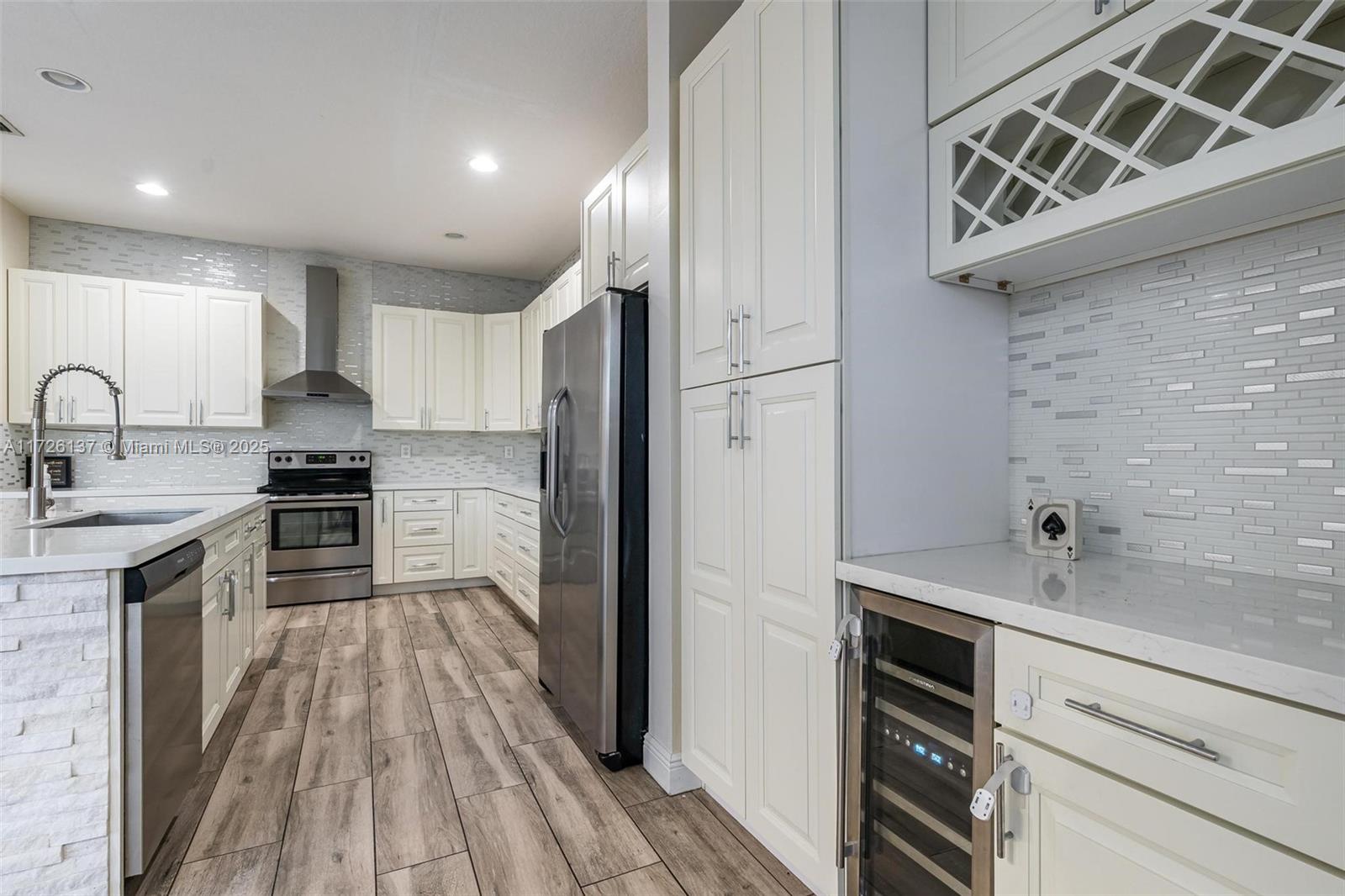 WESTCHESTER LAKES - Residential