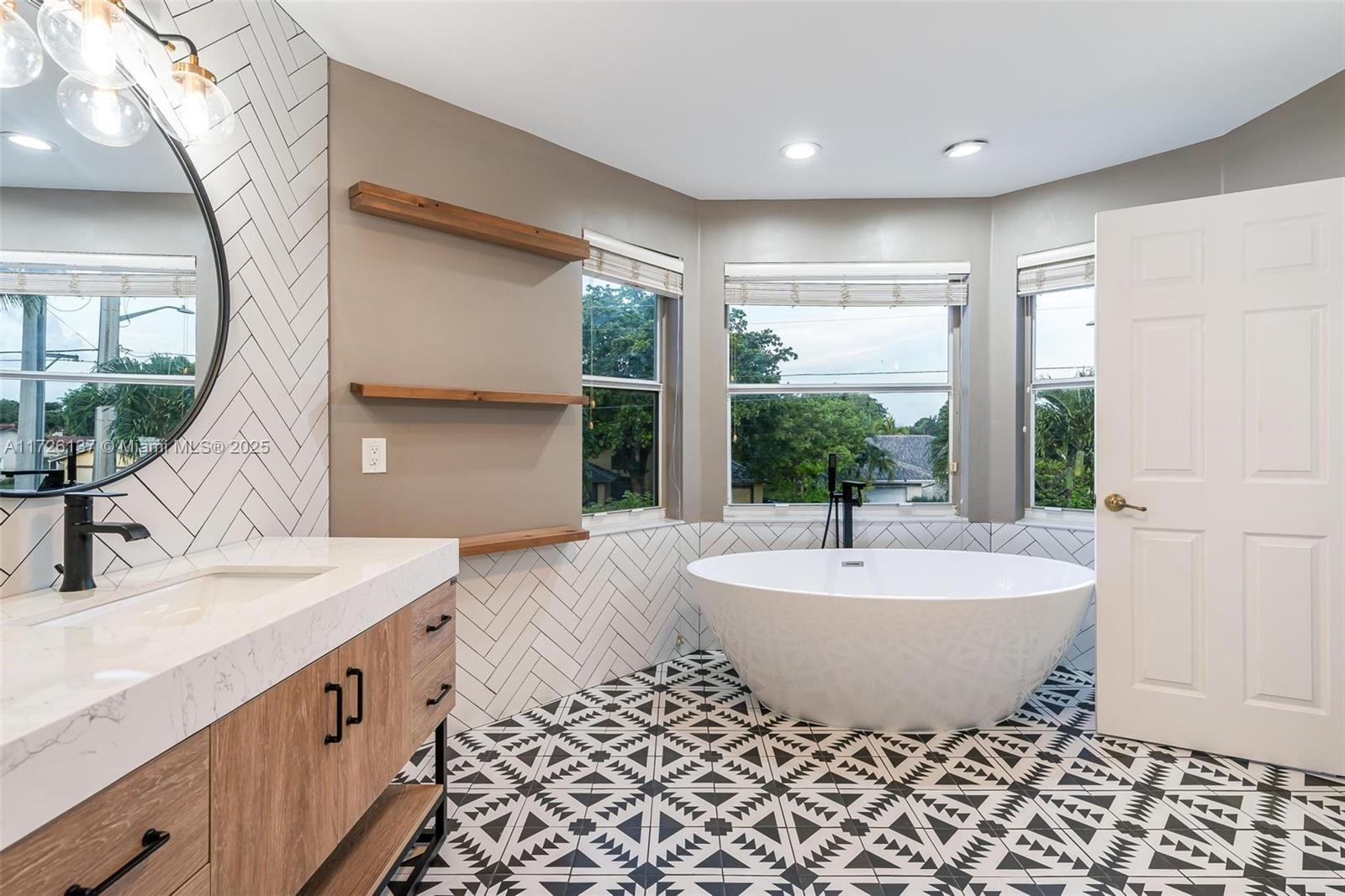 WESTCHESTER LAKES - Residential