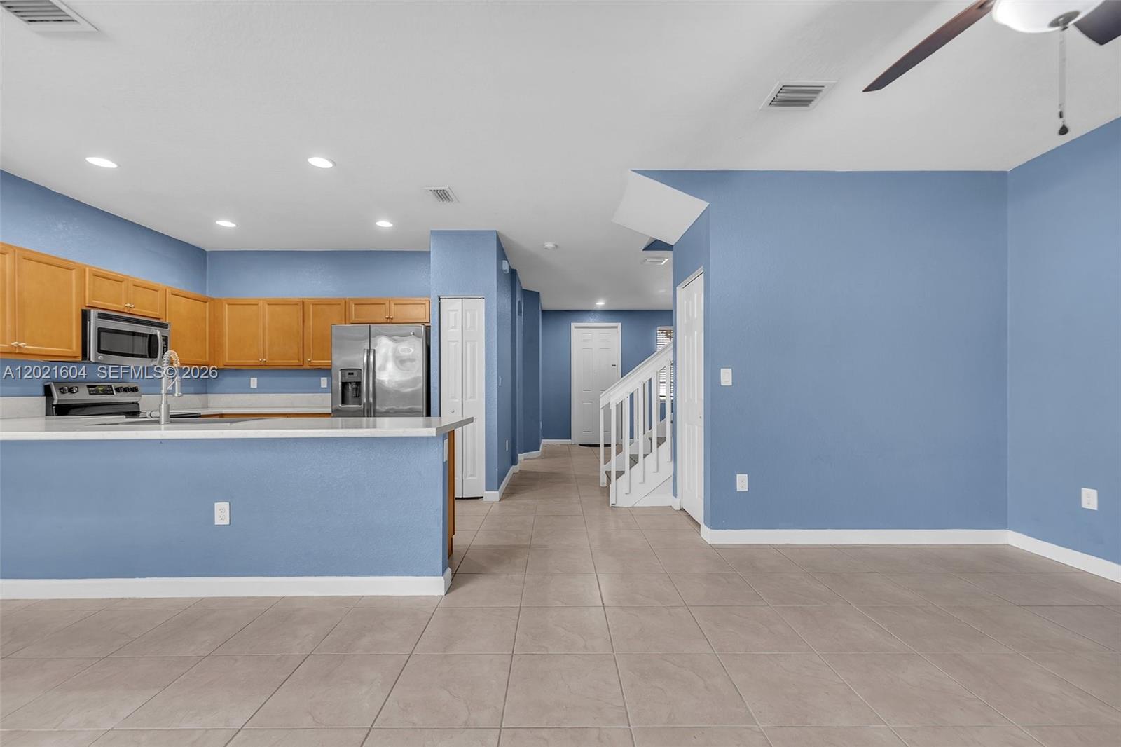 BAYWINDS OF GALAPAGOS - Residential