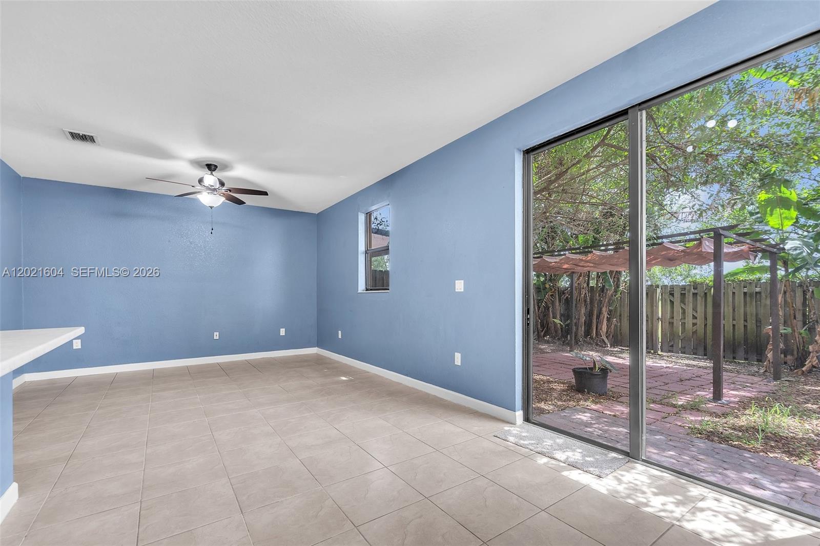 BAYWINDS OF GALAPAGOS - Residential