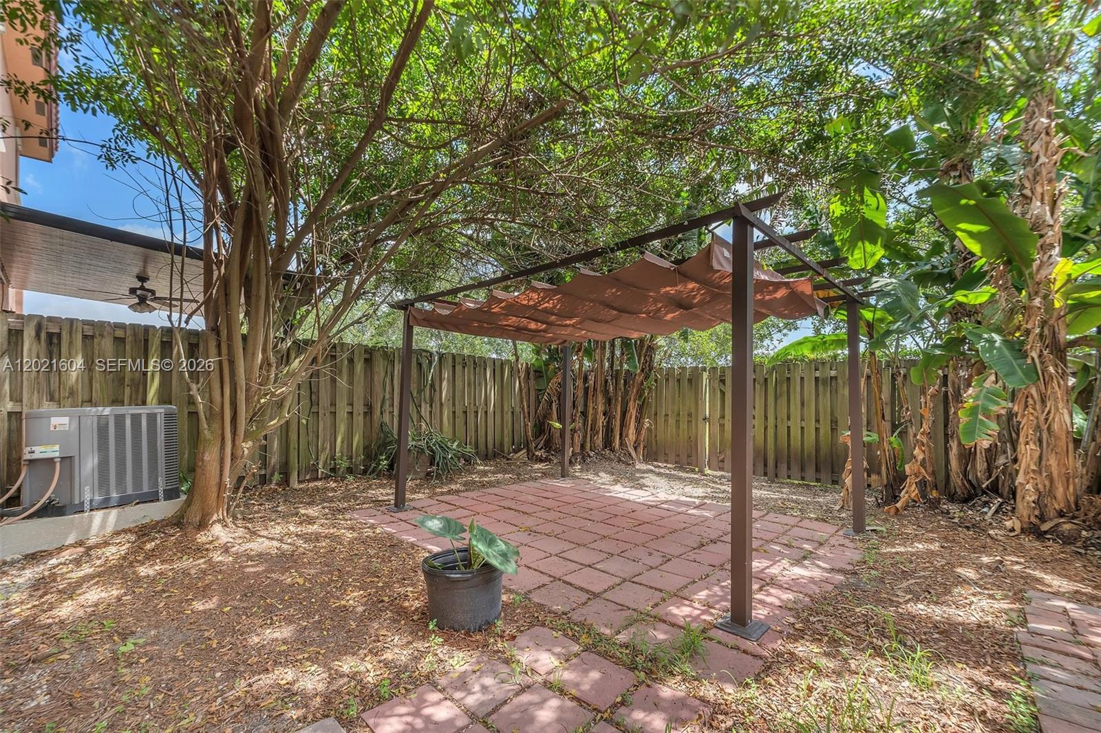 BAYWINDS OF GALAPAGOS - Residential