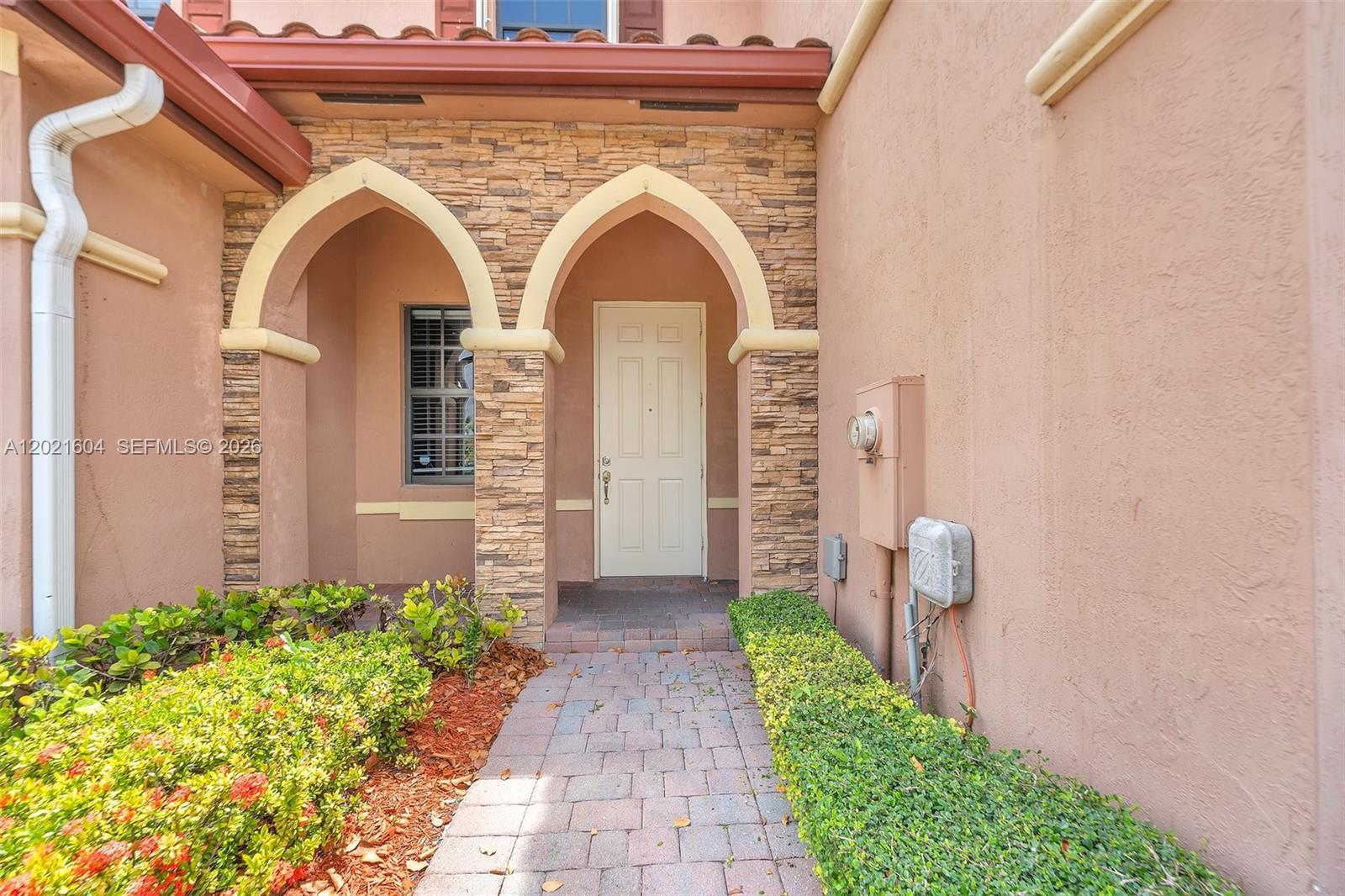 BAYWINDS OF GALAPAGOS - Residential